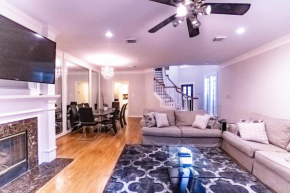 River Oaks - 4 Bedrooms / 3700 sqft